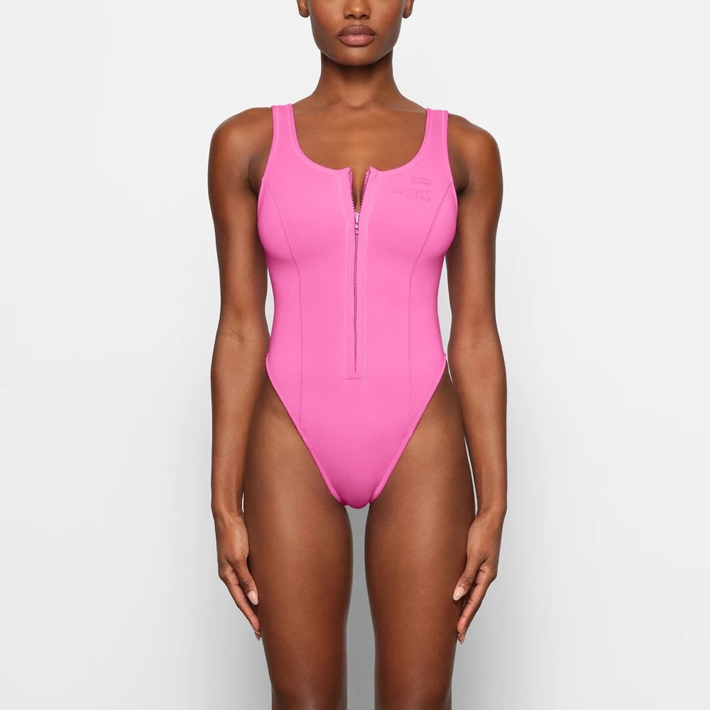 🔥NWT SKIMS Sport Swim Scoop Neck One Piece - Picture 4 of 14